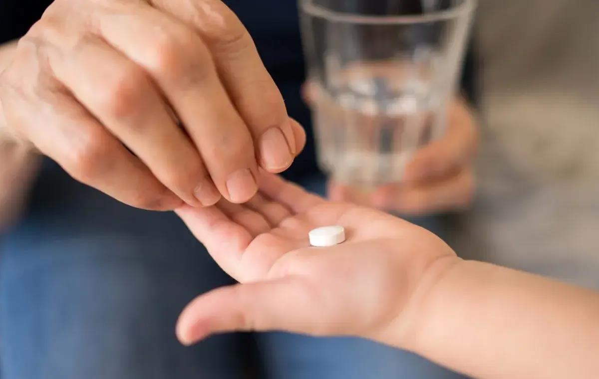 قرص ویتامین ب ۱ ۳۰۰ برای چیست؛ فواید، موارد مصرف و عوارض احتمالی